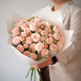 Пионовидная кустовая роза Bombastic